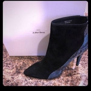 BLACK SUEDE AND TURQUOISE COLOR SNAKE SKIN SHOES